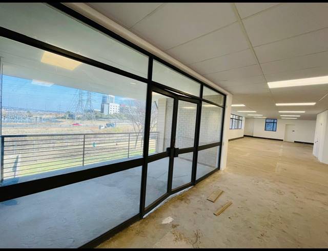 3,949M² OFFICE FOR SALE IN VORNA VALLEY